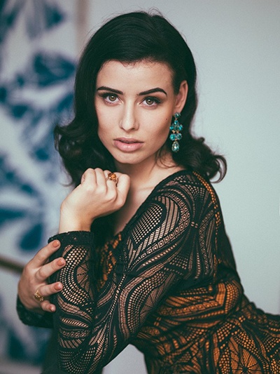 妮可·亚历山德拉·希普利的写真