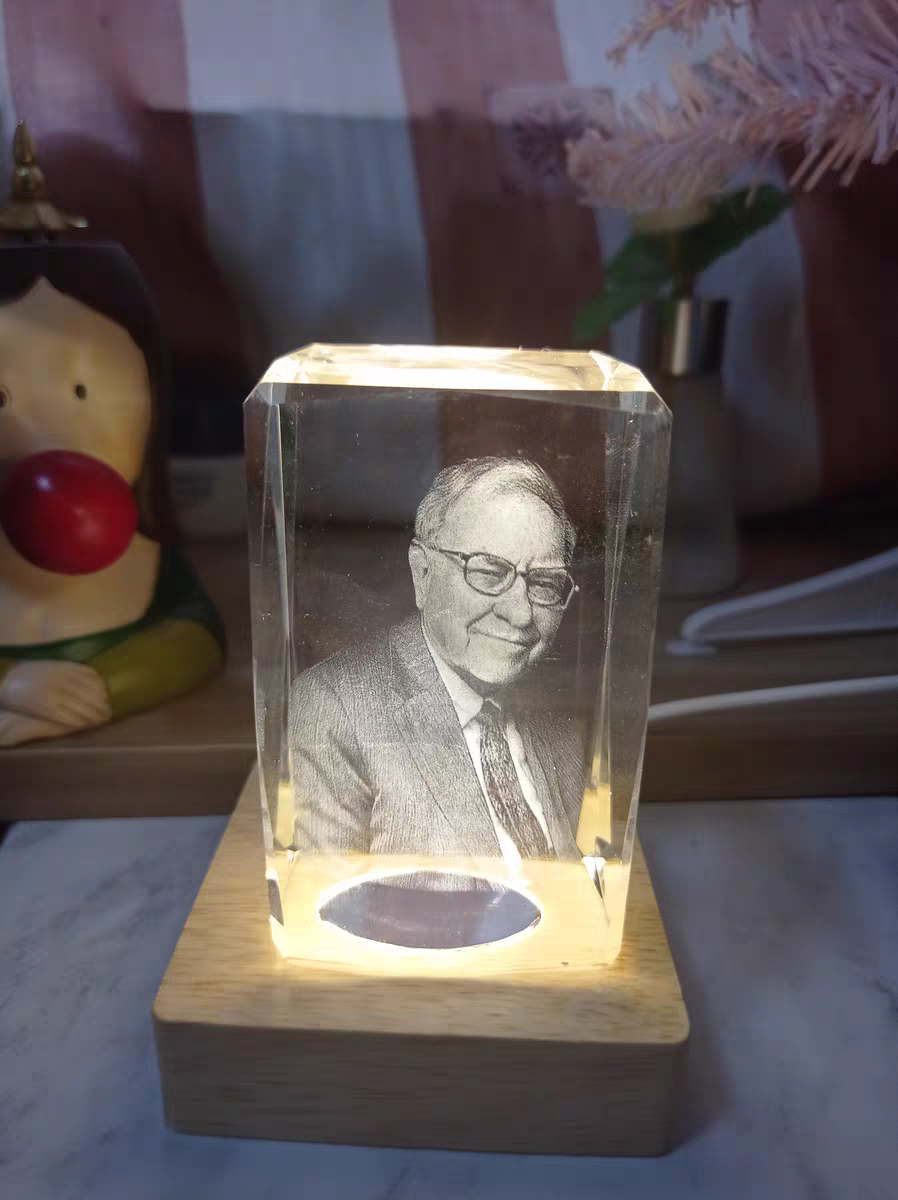 沃伦·巴菲特的写真-老巴yyds