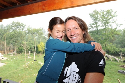 肖恩‧蒙森的写真-肖恩‧蒙森和女儿在中...