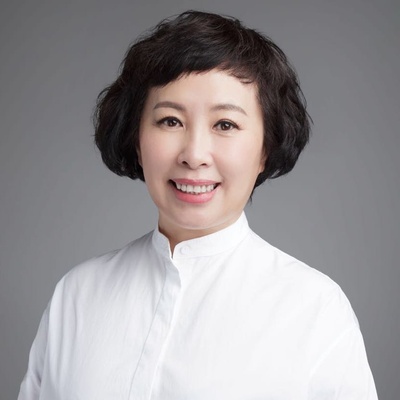 刘抒鹃的写真-刘抒鹃导演近照