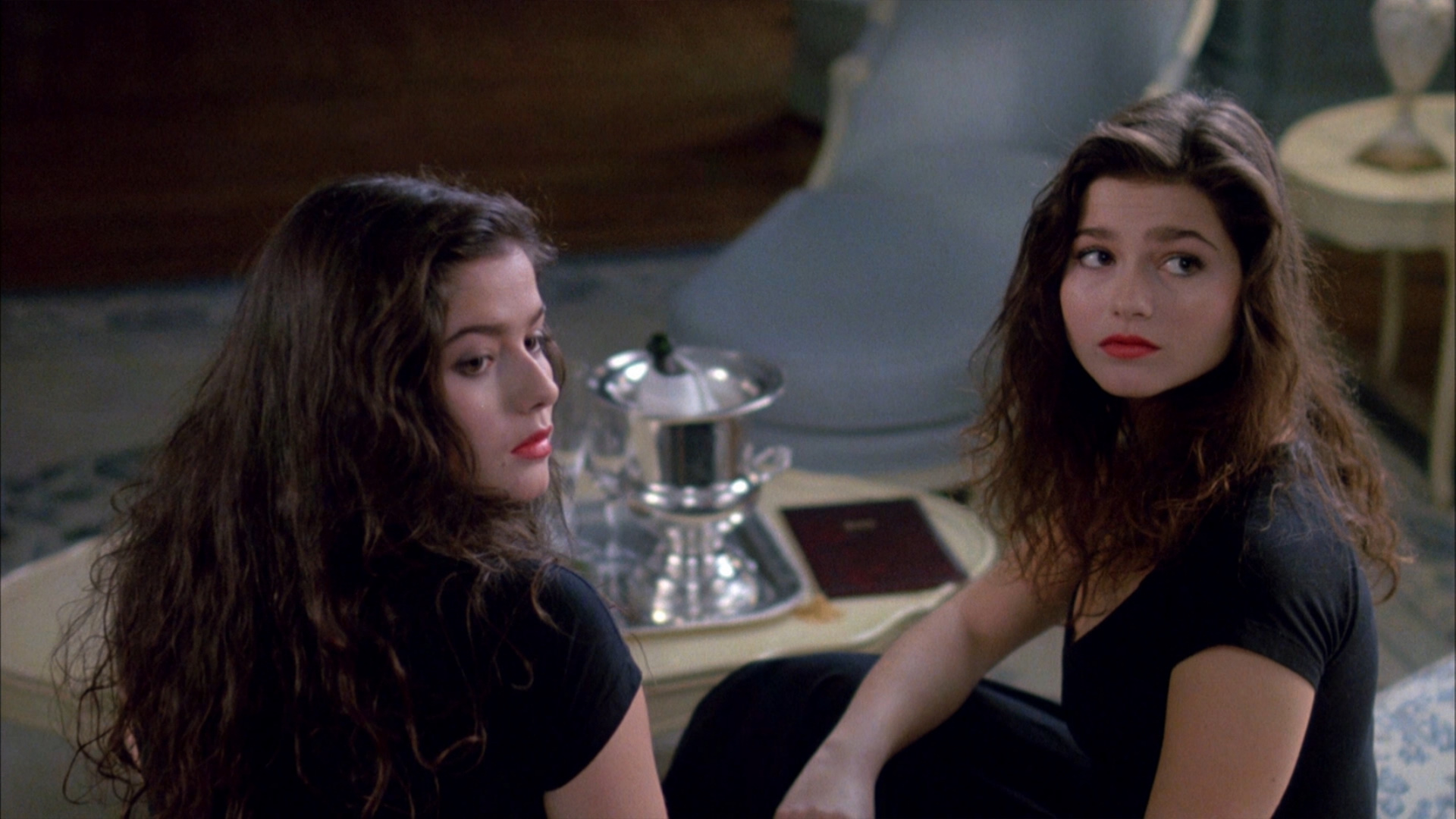 吉尔·亨内斯的写真-Dead Ringers