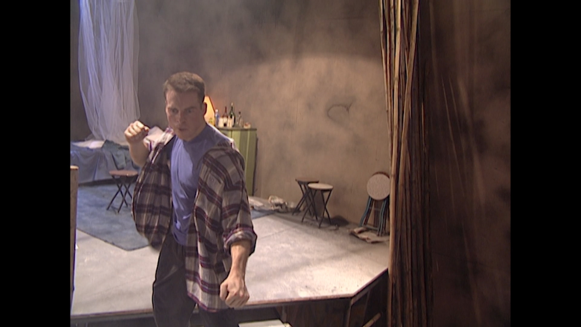 布拉德利·詹姆斯·艾伦的写真-來自《警察故事》美版...