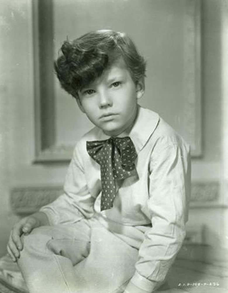 米基·库恩的写真