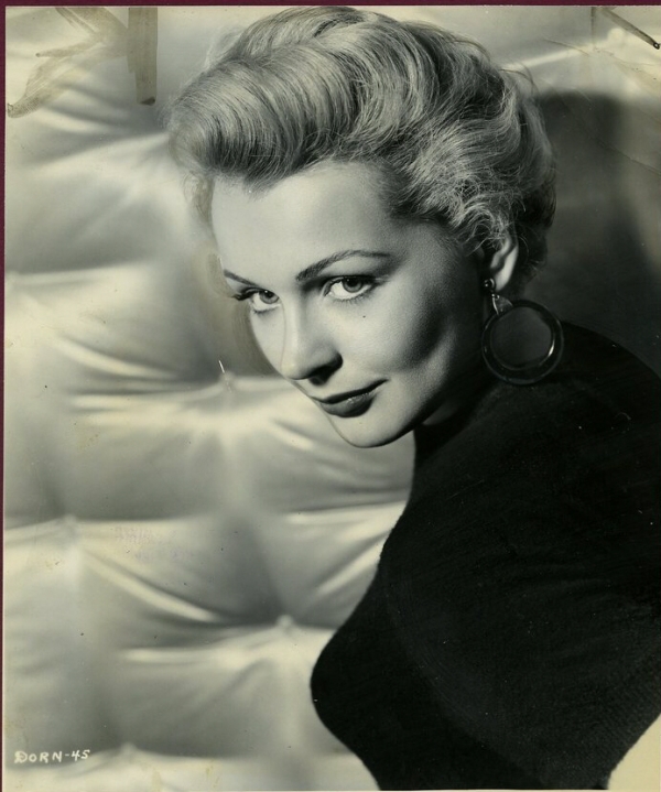 多洛雷丝·多恩的写真