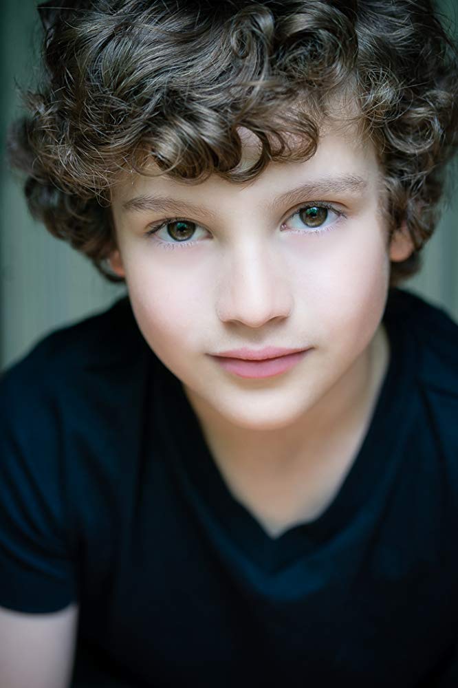 约书亚·萨坦的写真