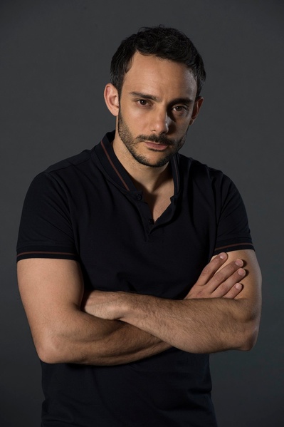 奥米德·阿布塔西的写真