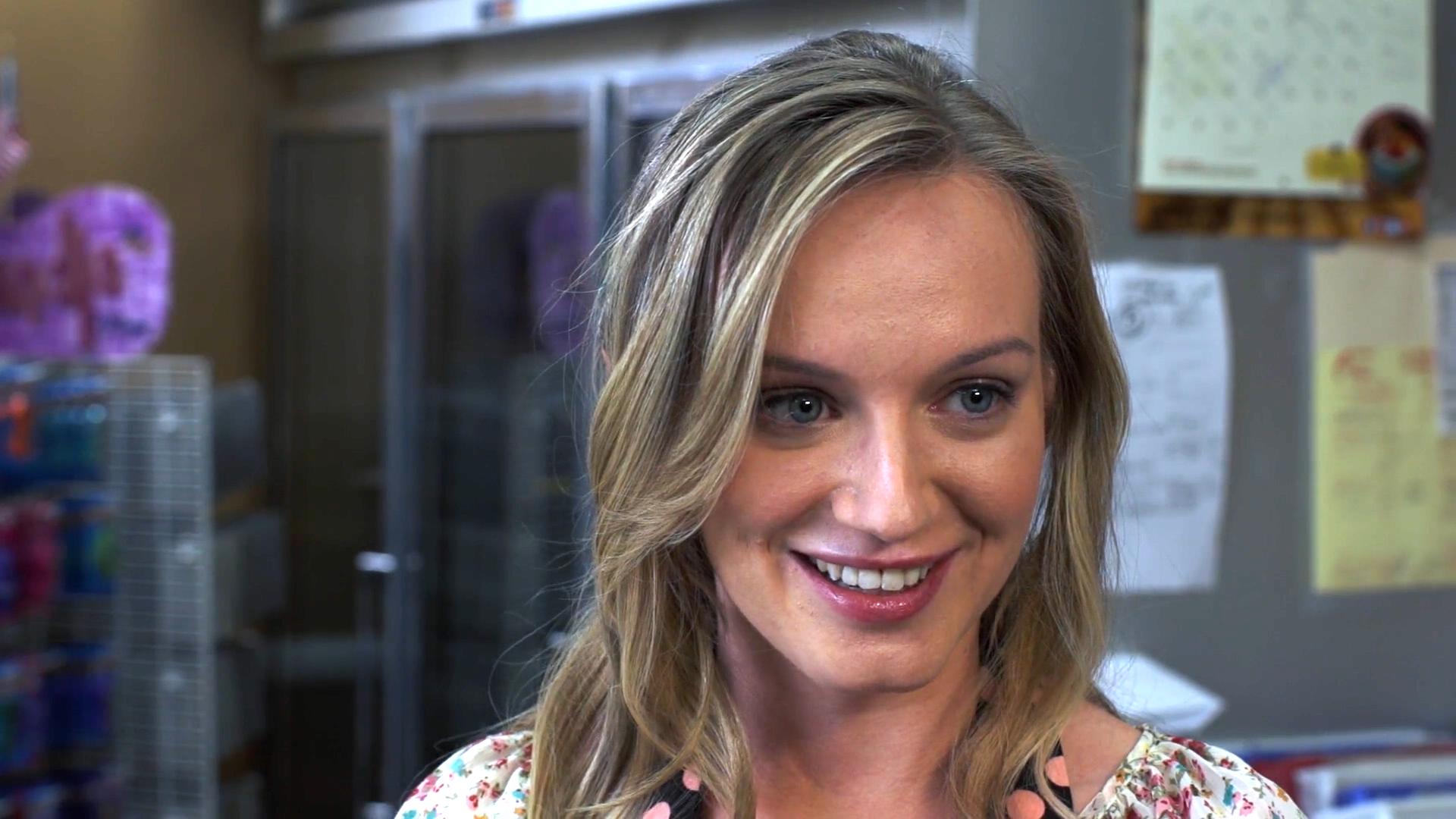 维多利亚·莱文的写真-Gingerdead Man Vs. ...