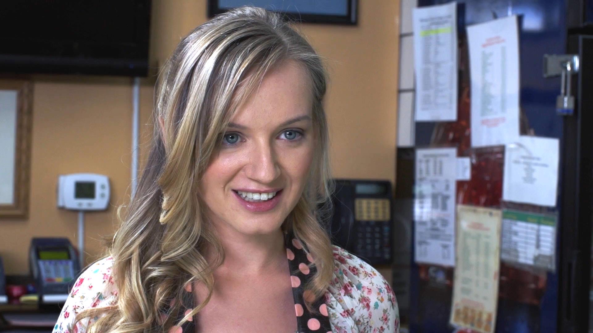 维多利亚·莱文的写真-Gingerdead Man Vs. ...