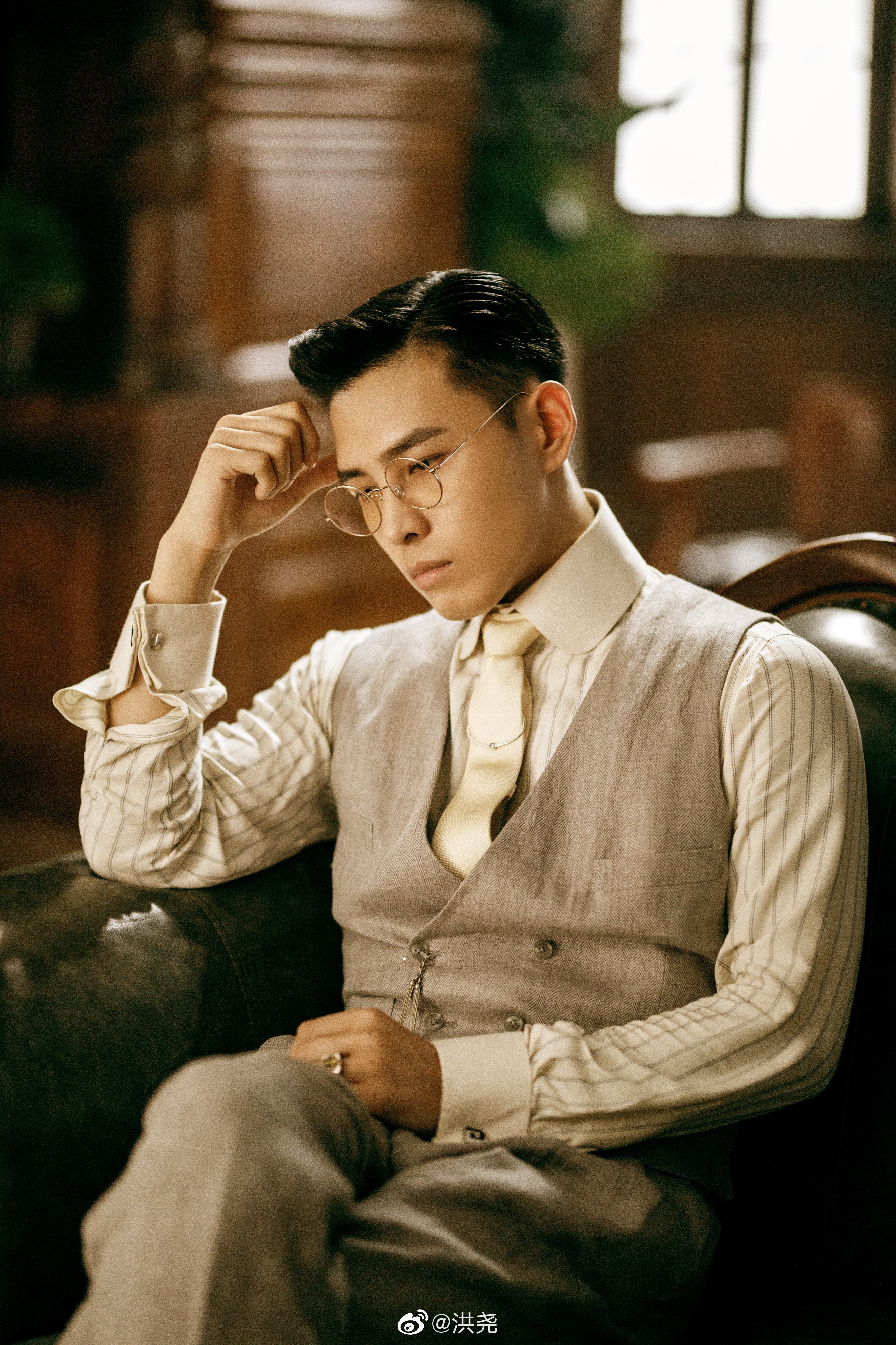 洪尧的写真-烈火军校-沈听白