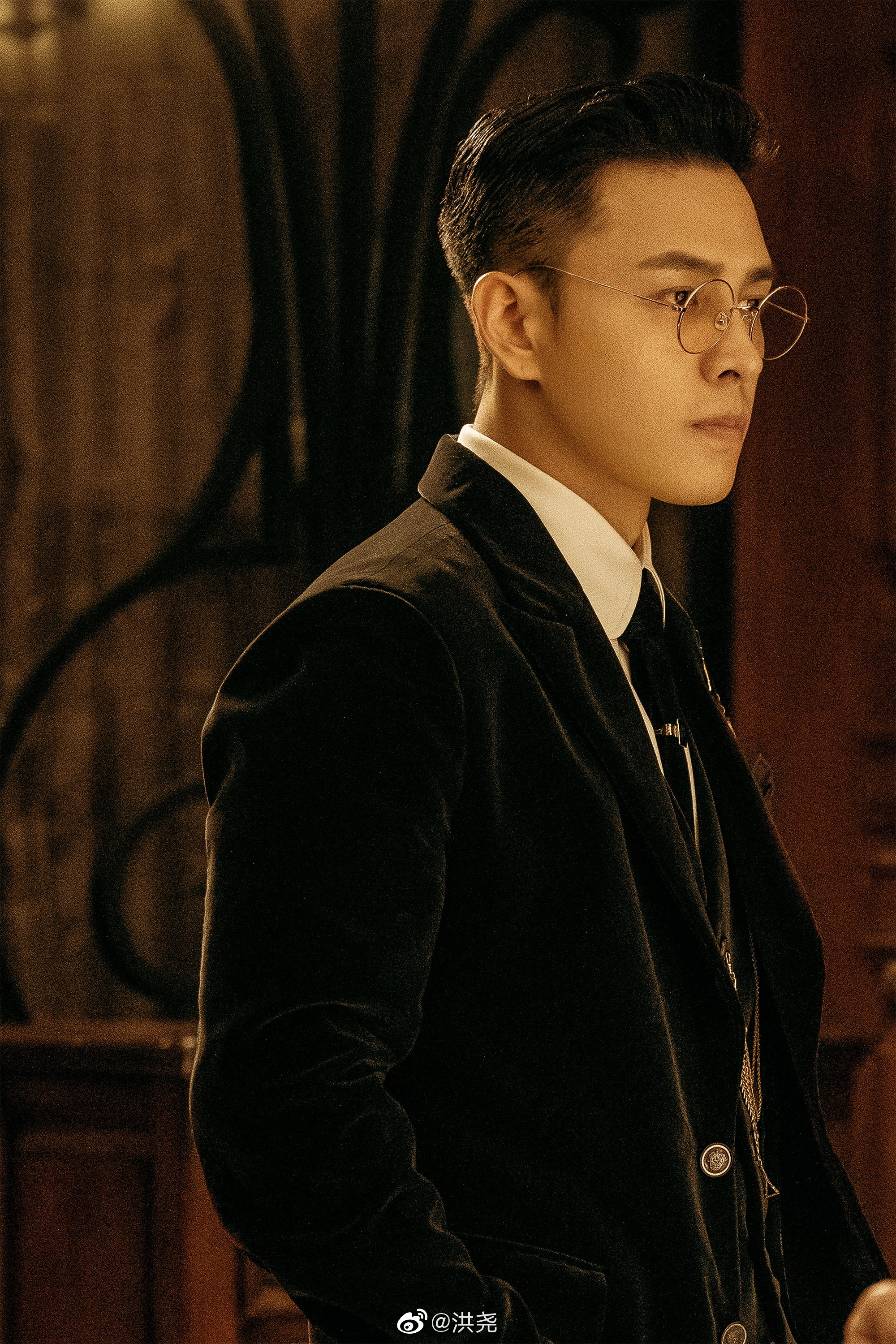 洪尧的写真-烈火军校-沈听白