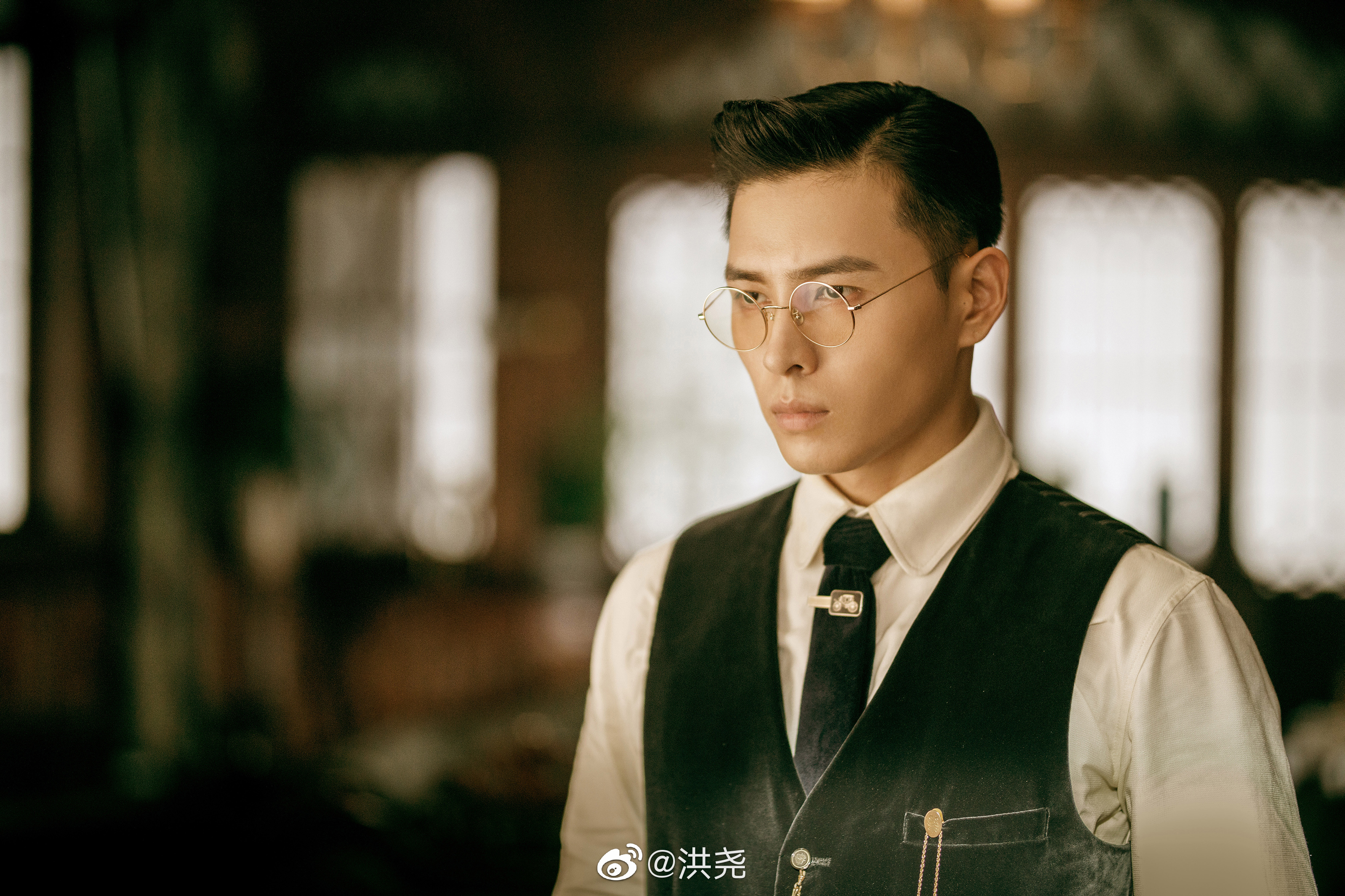 洪尧的写真-烈火军校-沈听白