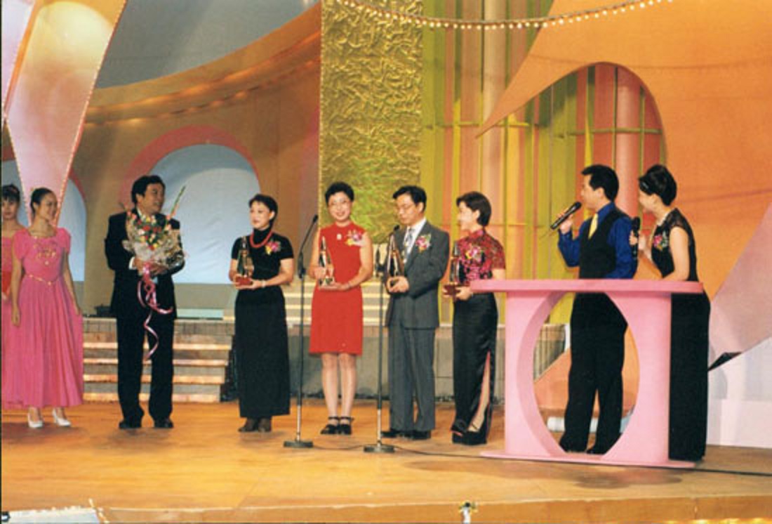 沈璐的写真-1999年荣获第四届“...