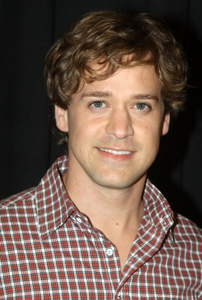 T·R·奈特的写真-虽然还未看到George...