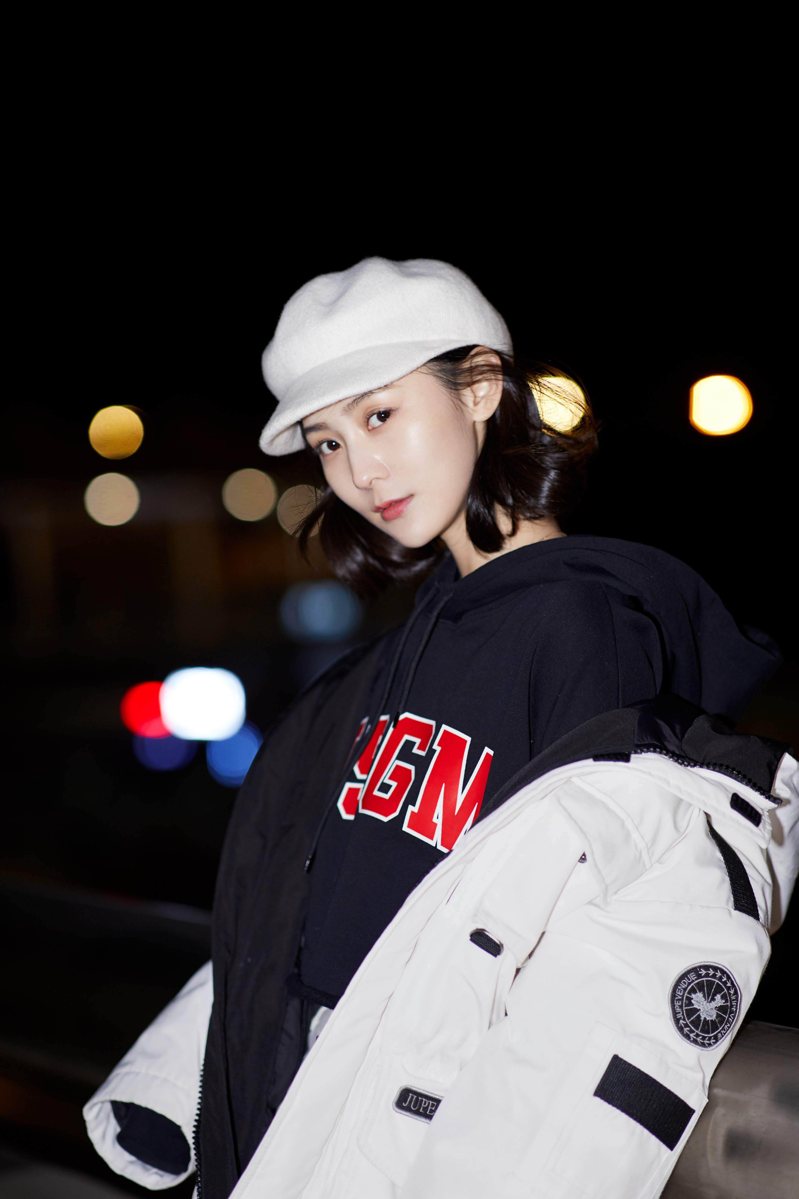 张维娜的写真-张维娜机场照