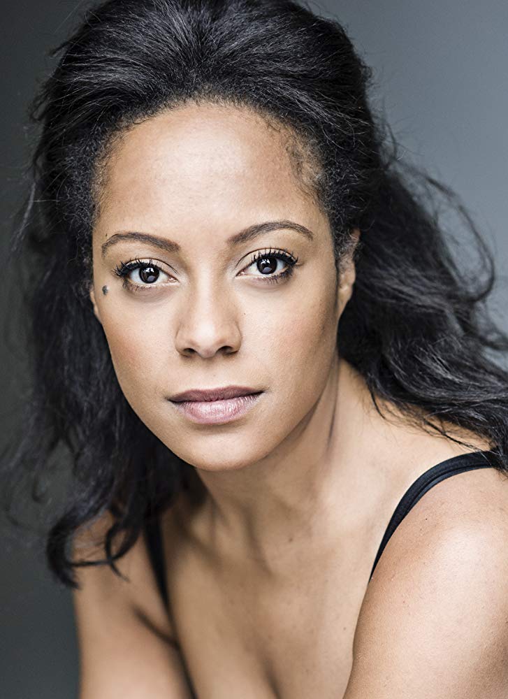 罗莎琳德·以利亚撒的写真