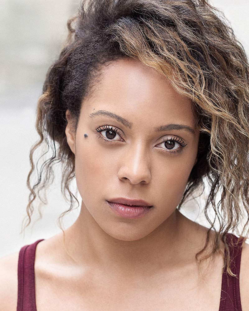 罗莎琳德·以利亚撒的写真