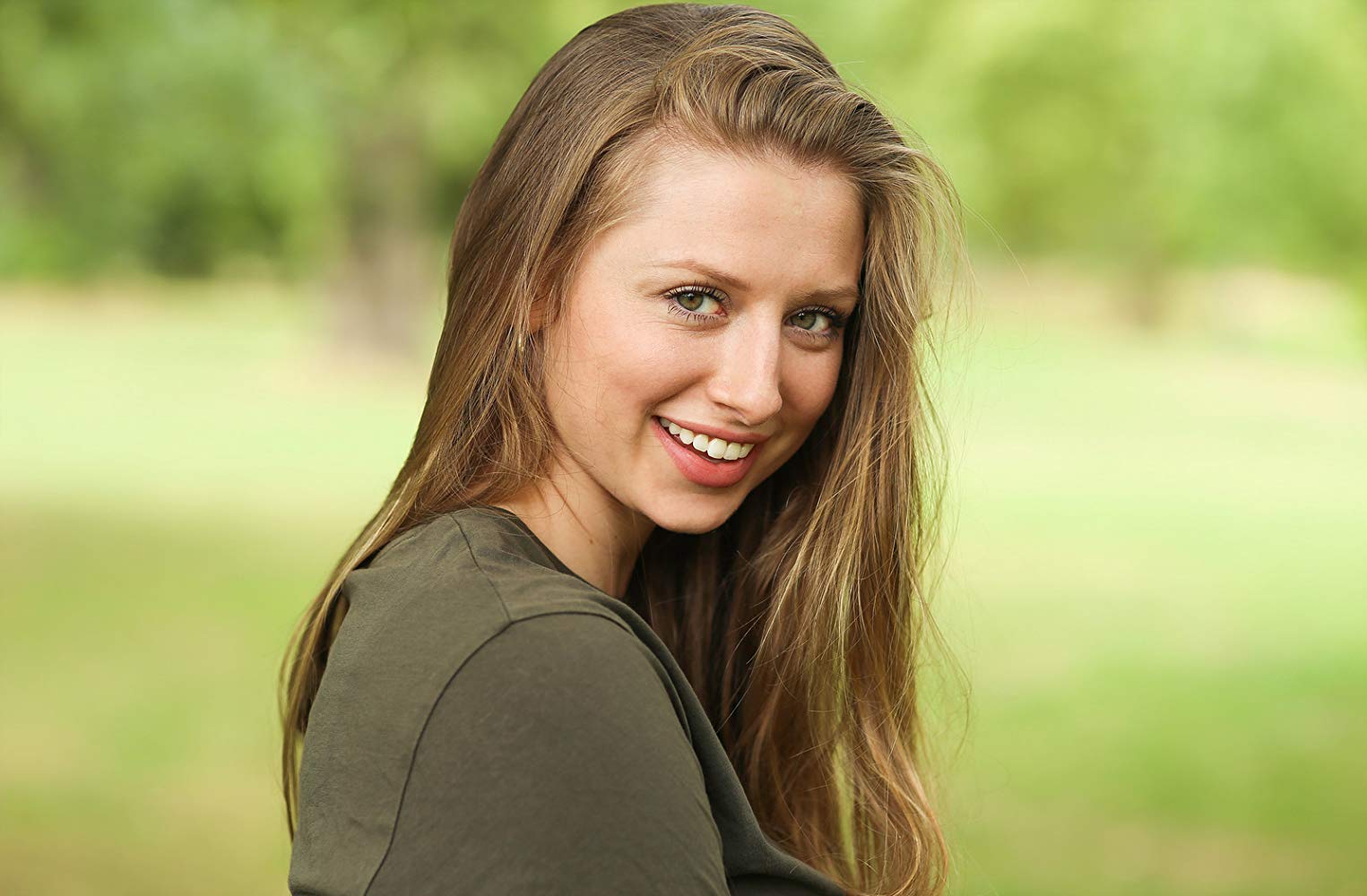 艾丽·海登的写真