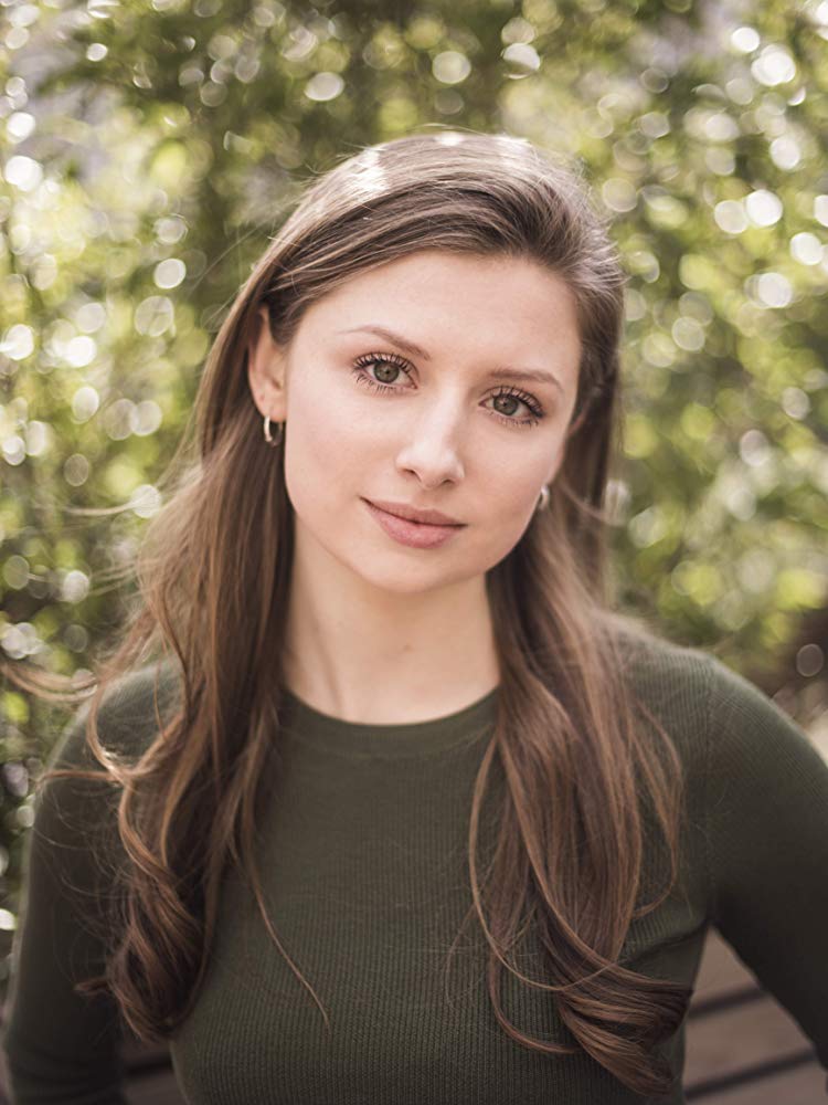 艾丽·海登的写真