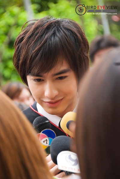 塔文·耀万鹏滚的写真