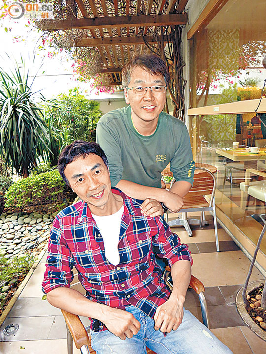 林志华的写真-林志华（右）与伍立光...