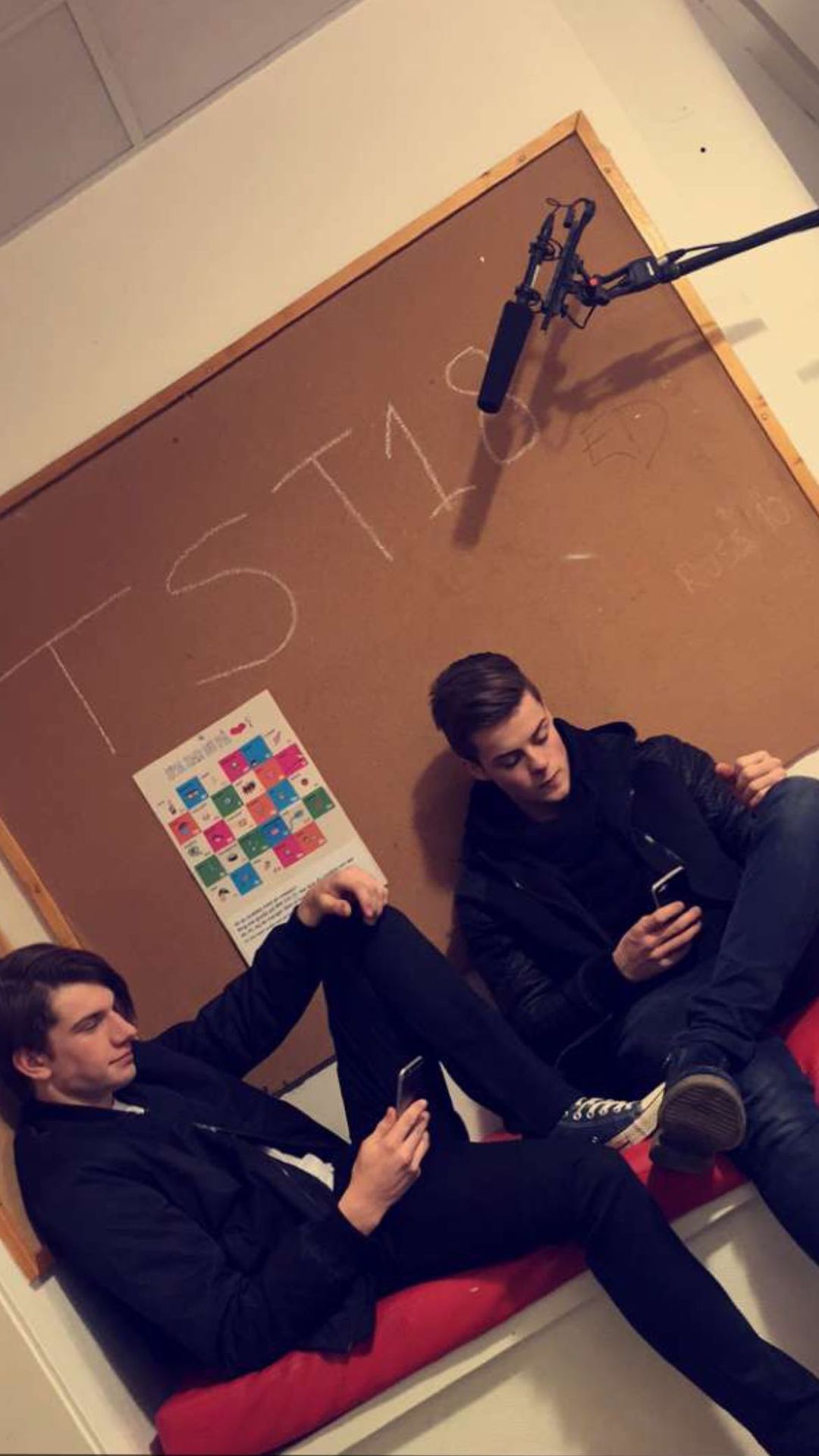 托马斯·海耶斯的写真-片场