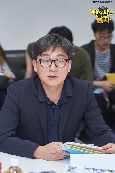 高东善的写真-死而复生的男人 죽어...