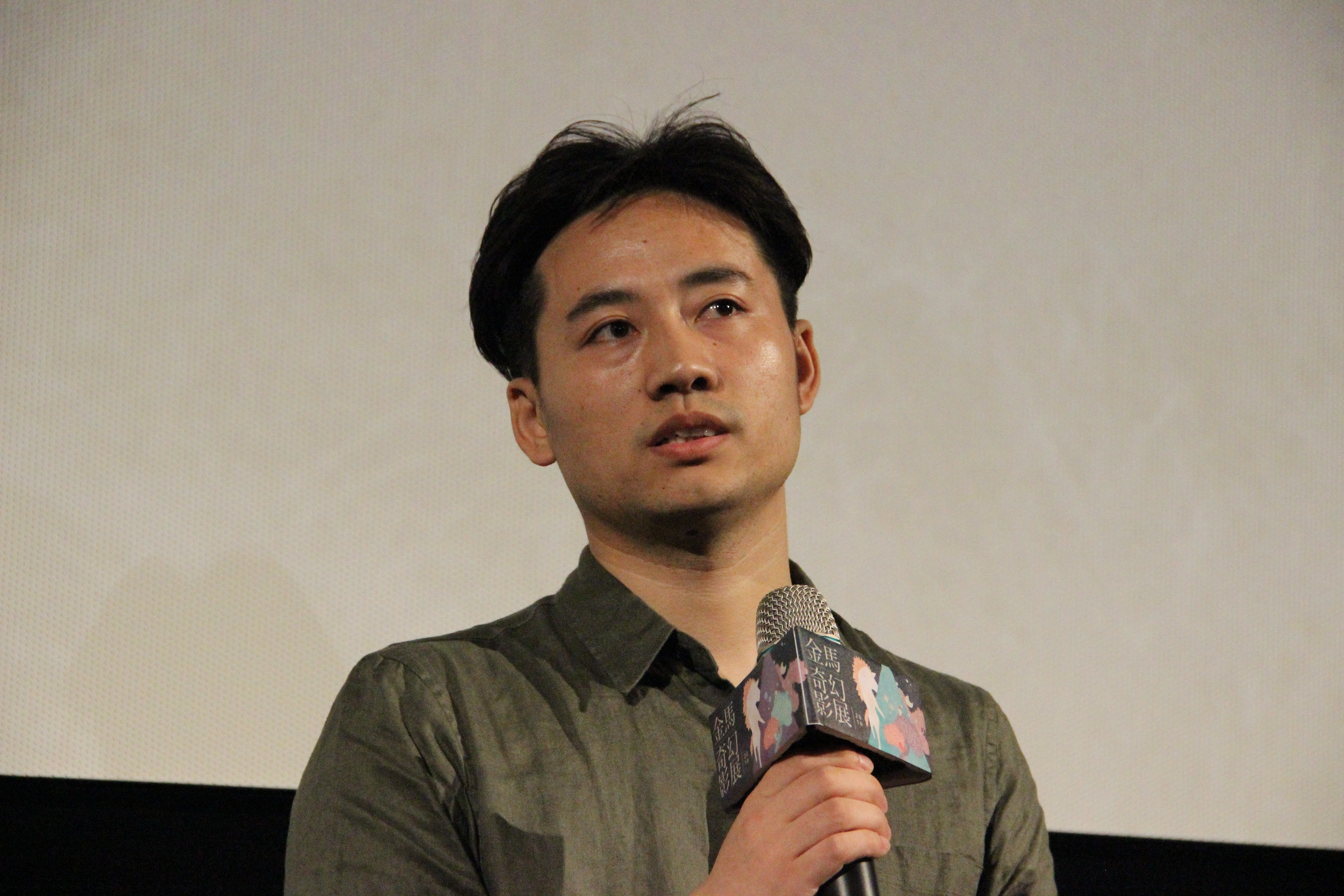 张撼依的写真-张撼依导演在2016金...