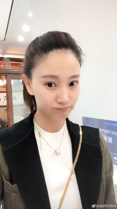 侯梦莎的写真