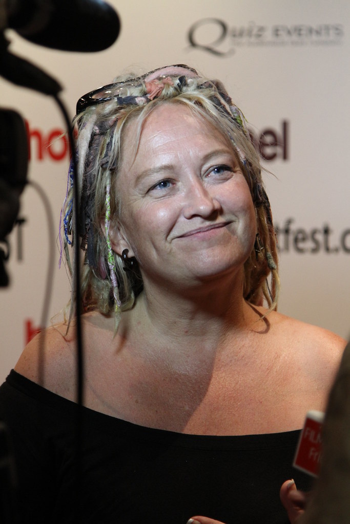 詹妮弗·林奇的写真