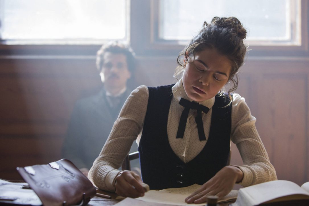 萨曼莎·科利的写真-米列娃