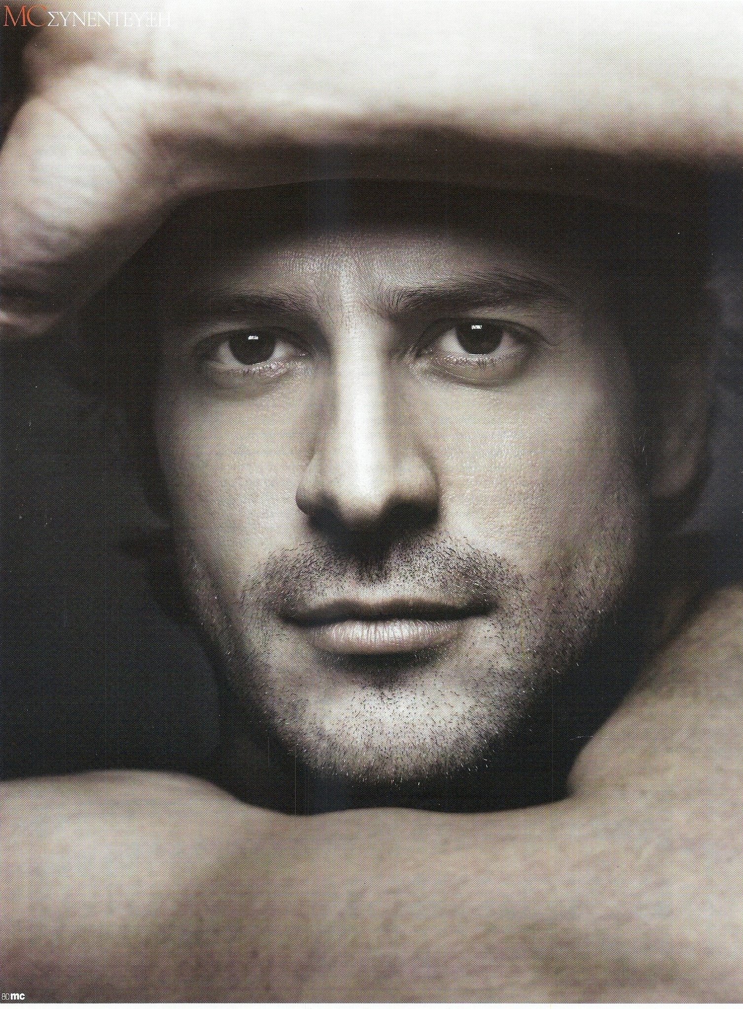 亚历克斯·吉奥古利斯的写真