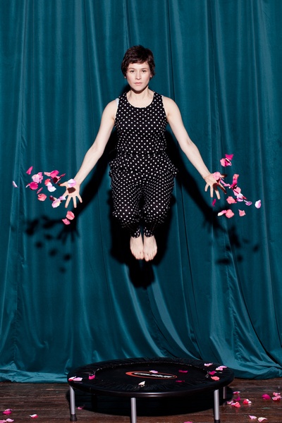 雅艾尔·斯通的写真