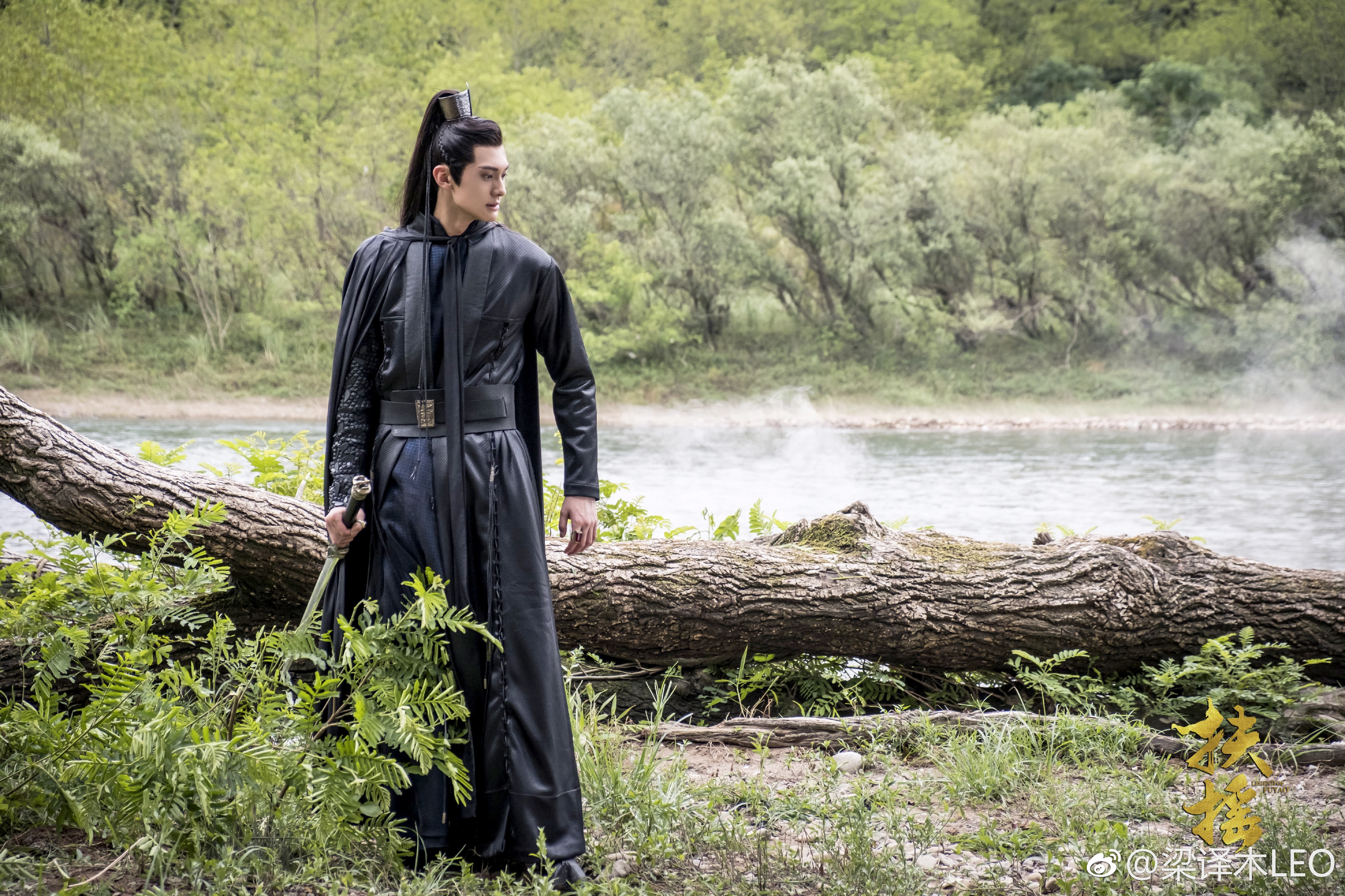 梁译木的写真-云痕