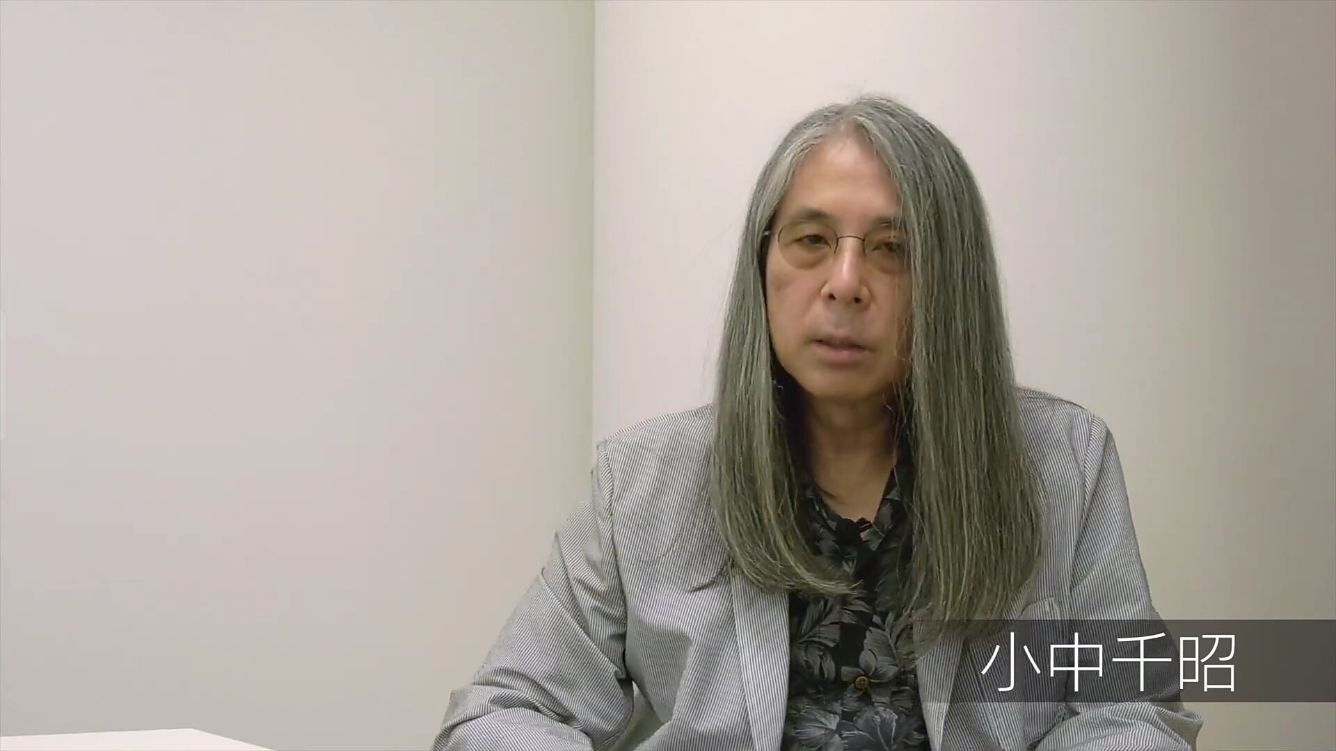 小中千昭的写真