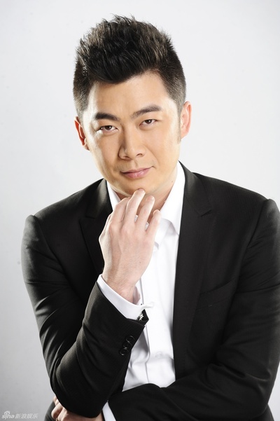 曹征的写真-自然帅气的曹征 尽显...