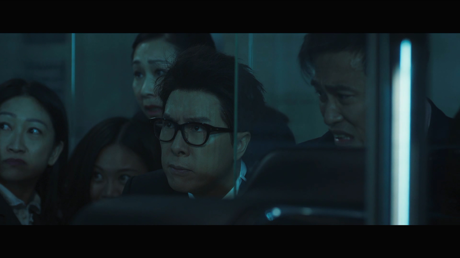 吴香伦的写真-《肥龍過江》