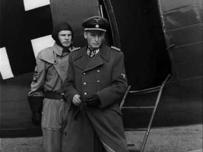 瓦西里·兰诺沃依的写真-From Seventeen Mom...