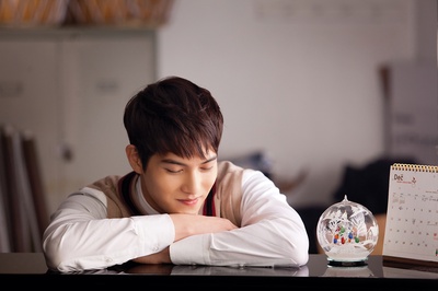 李宗泫的写真-cr logo 侵删