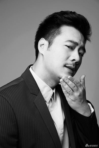 门东毅的写真-门东毅眼神深邃展型男...