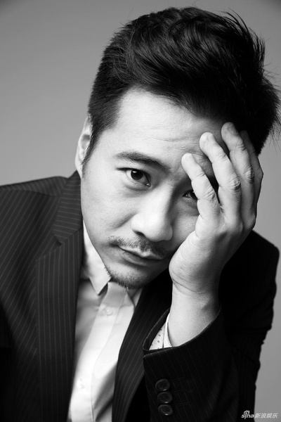 门东毅的写真-门东毅眼神深邃展型男...