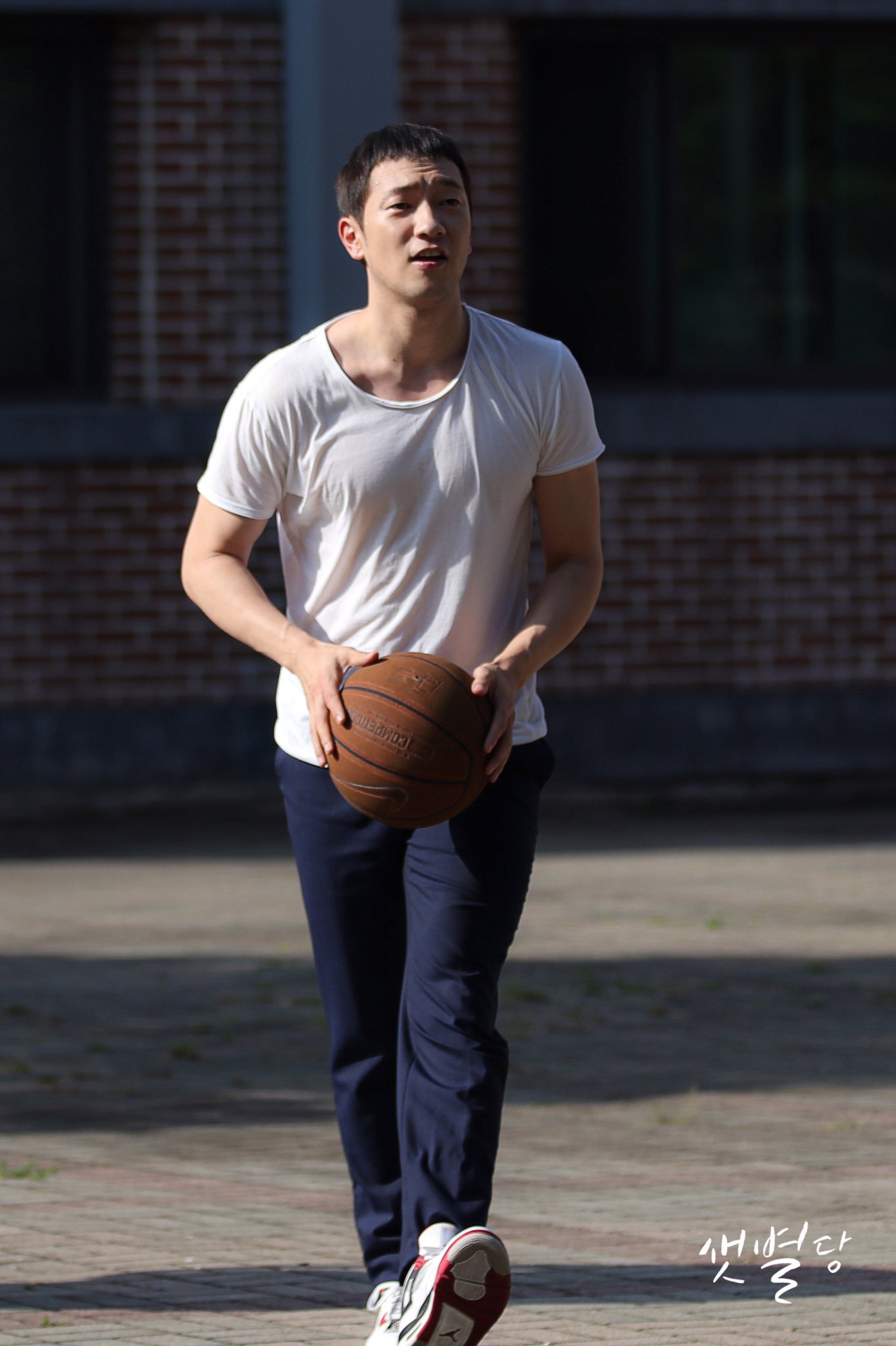 孙锡久的写真-https://twitter.com/Wit...