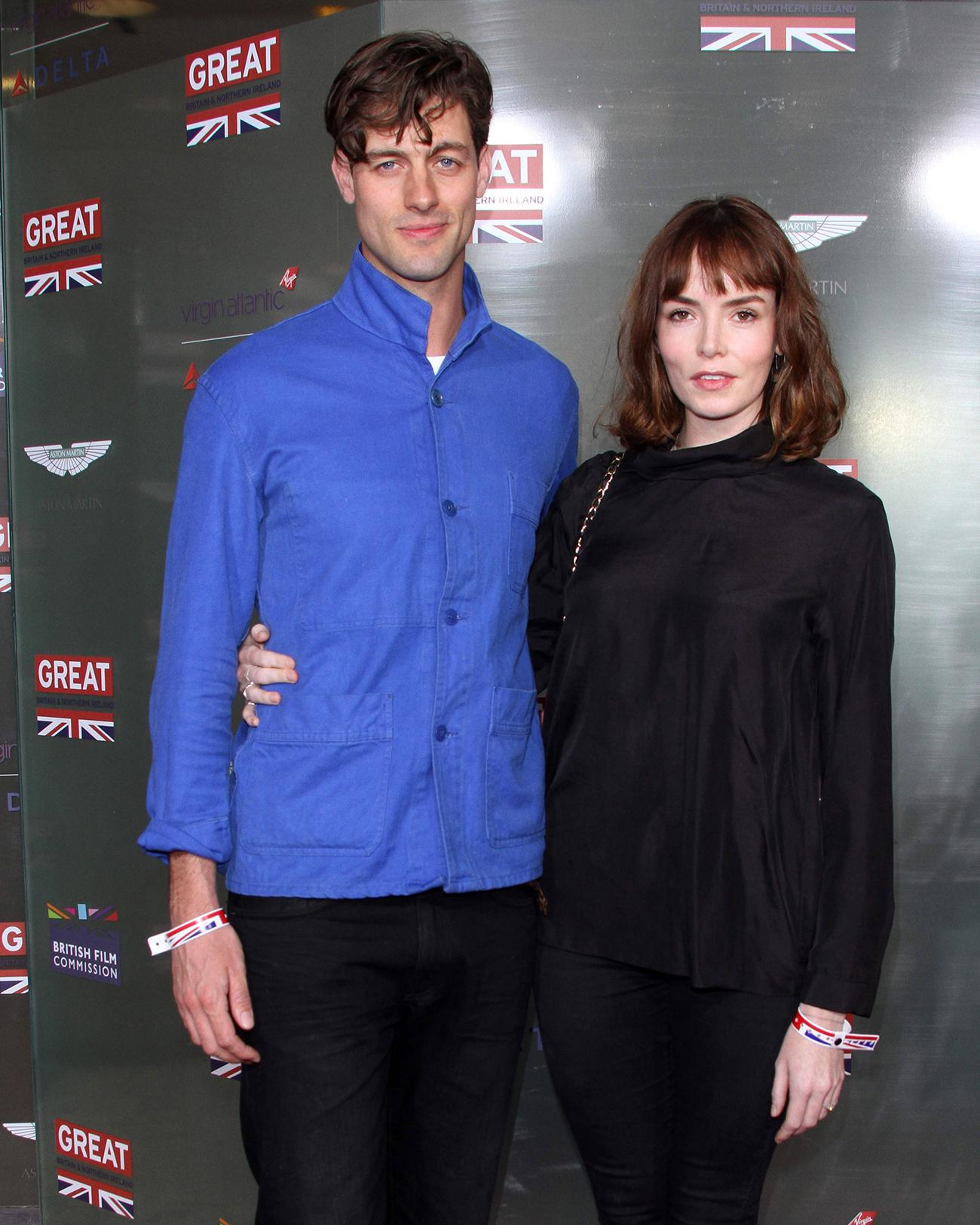 瓦伦·凯恩的写真-和丈夫Ed Cooper Cla...