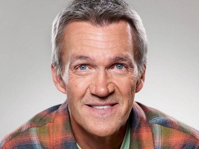 尼尔·弗林的写真