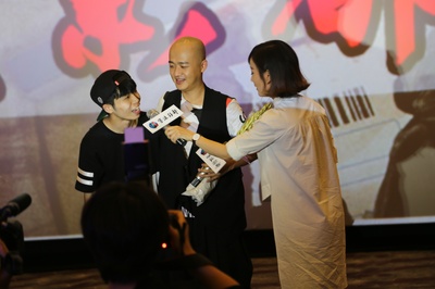 李泽宁的写真-李泽宁与包贝尔《港囧...