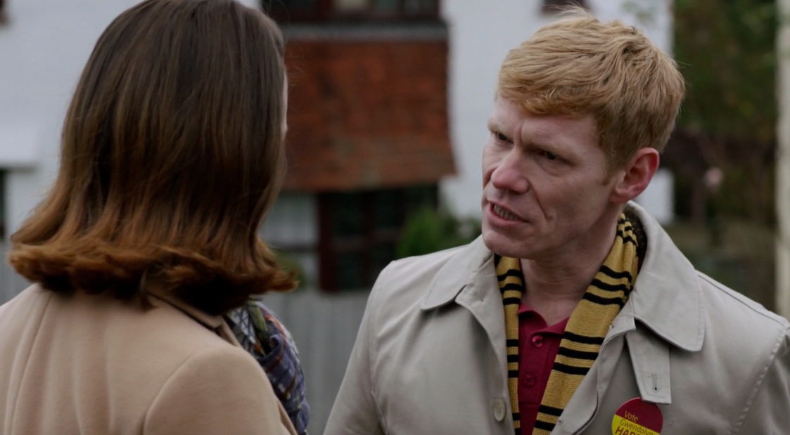 迈克尔·谢弗的写真-2013《黑镜》S02E03...