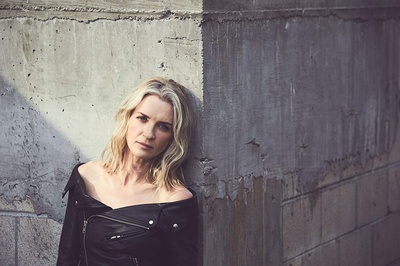 爱沃·卡拉丹的写真