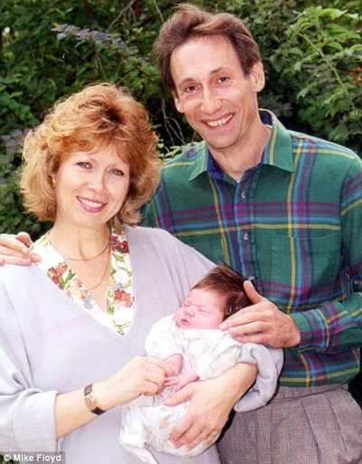 克里斯·朗厄姆的写真-Loyal: Langham's wif...