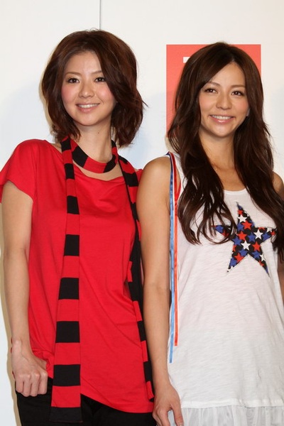 能世安奈的写真-香里奈（右）