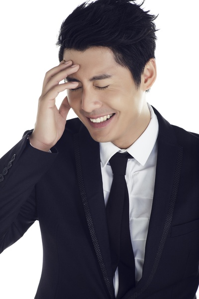 张天其的写真-张天其深情浅笑