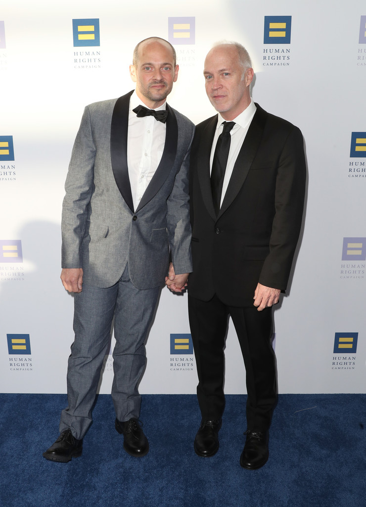 乔纳森·斯莱文的写真-和丈夫Mike Adams